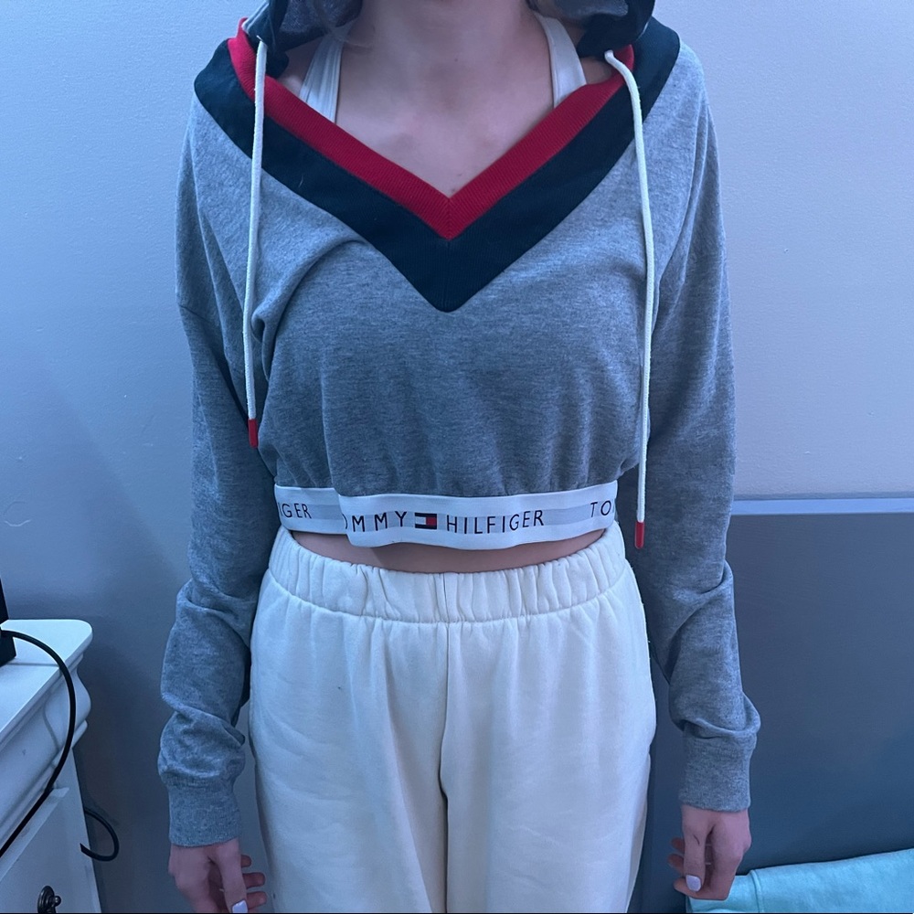 Tommy Hilfiger cropped hooded shirt